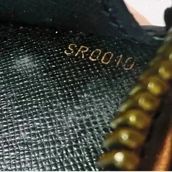 Louis Vuitton Clutch w/LV Dust Bag - Picture 8 of 9